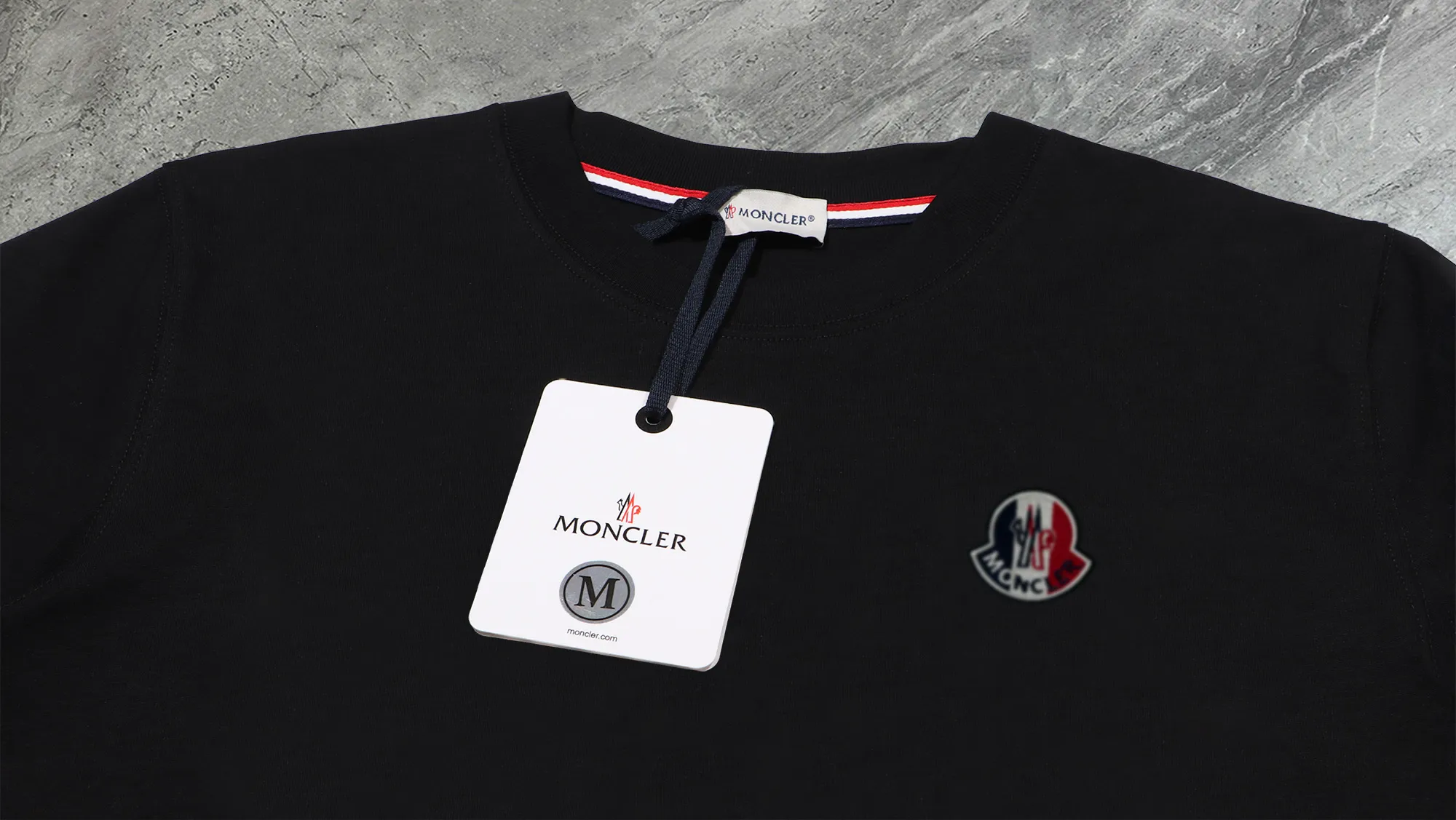 《 》 《Moncler~ 》2025New Arrival Quality T , Versatile Quality ！ ‼ 32 250G ‼ ， ， ， ， T 🤪 Sizes：S-M-L-XL-2XL ：Black，White， Same Style